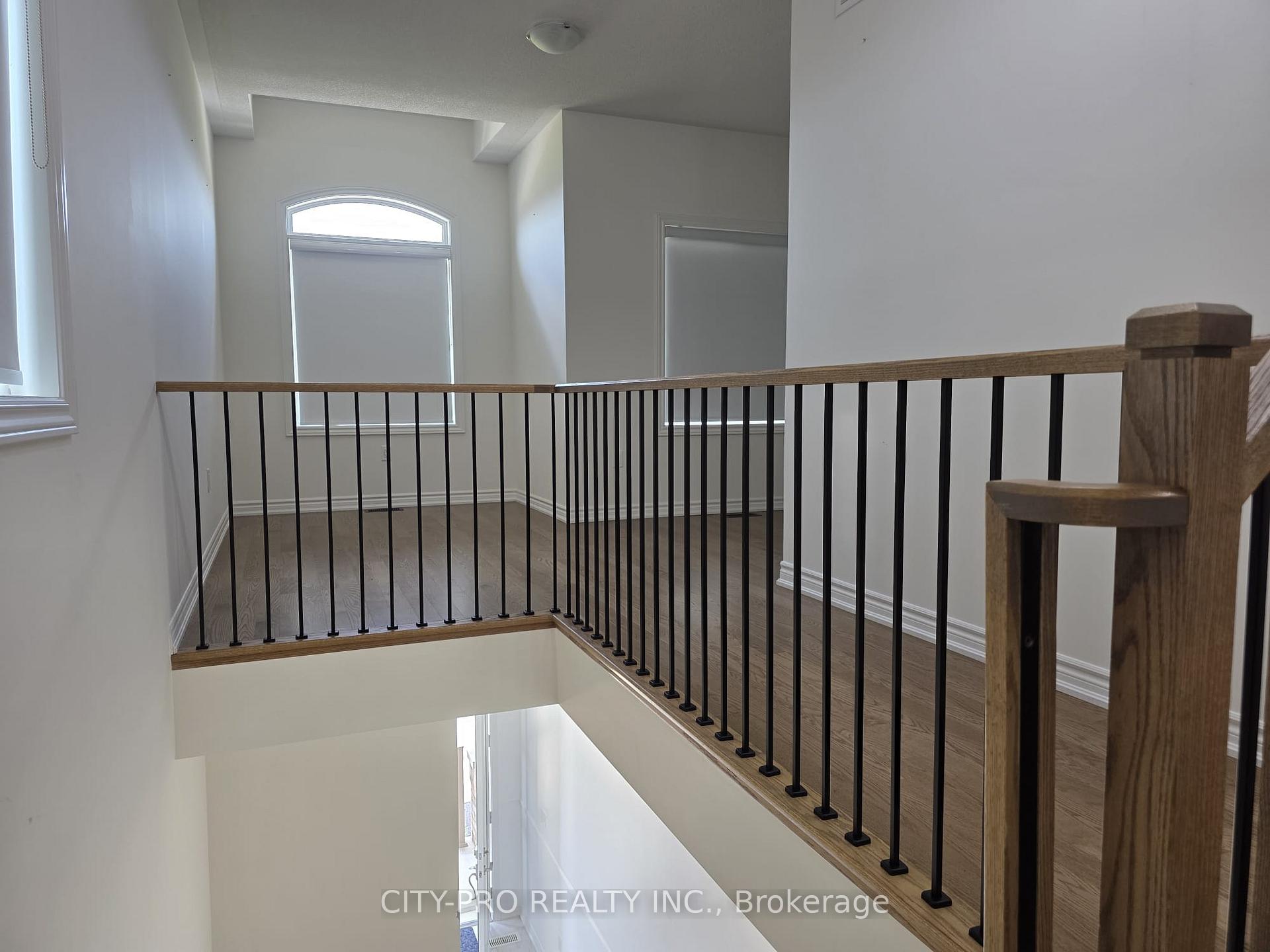 Photo 10 of 104 Shepherd Drive, Barrie, Rural Barrie Southeast — HOMEH