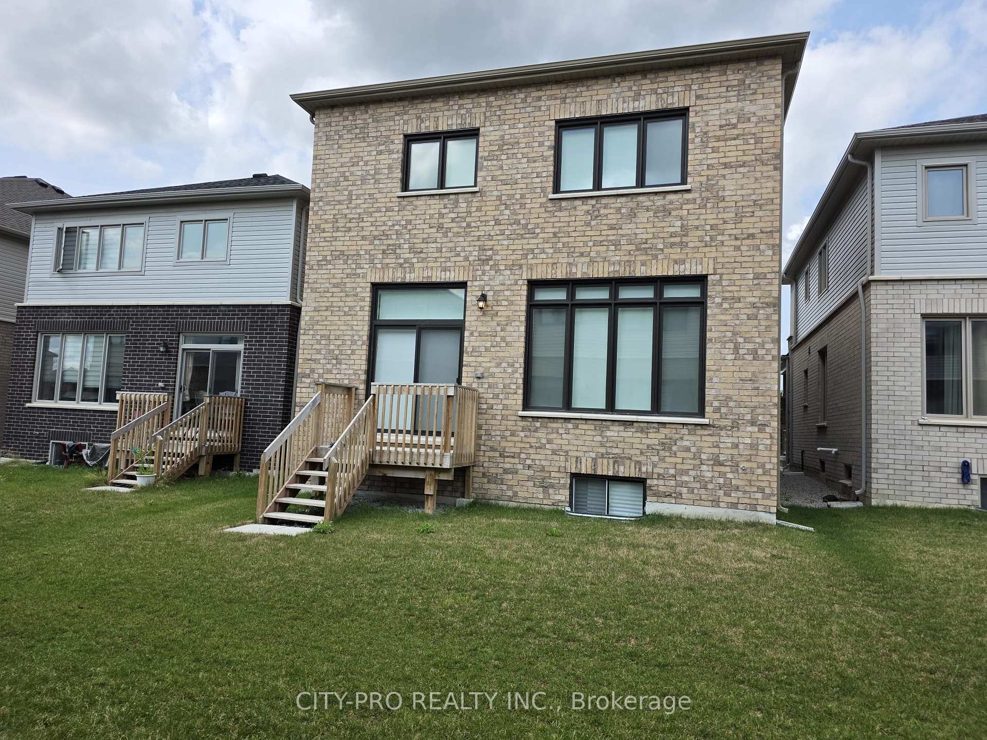 Photo 20 of 104 Shepherd Drive, Barrie, Rural Barrie Southeast — HOMEH