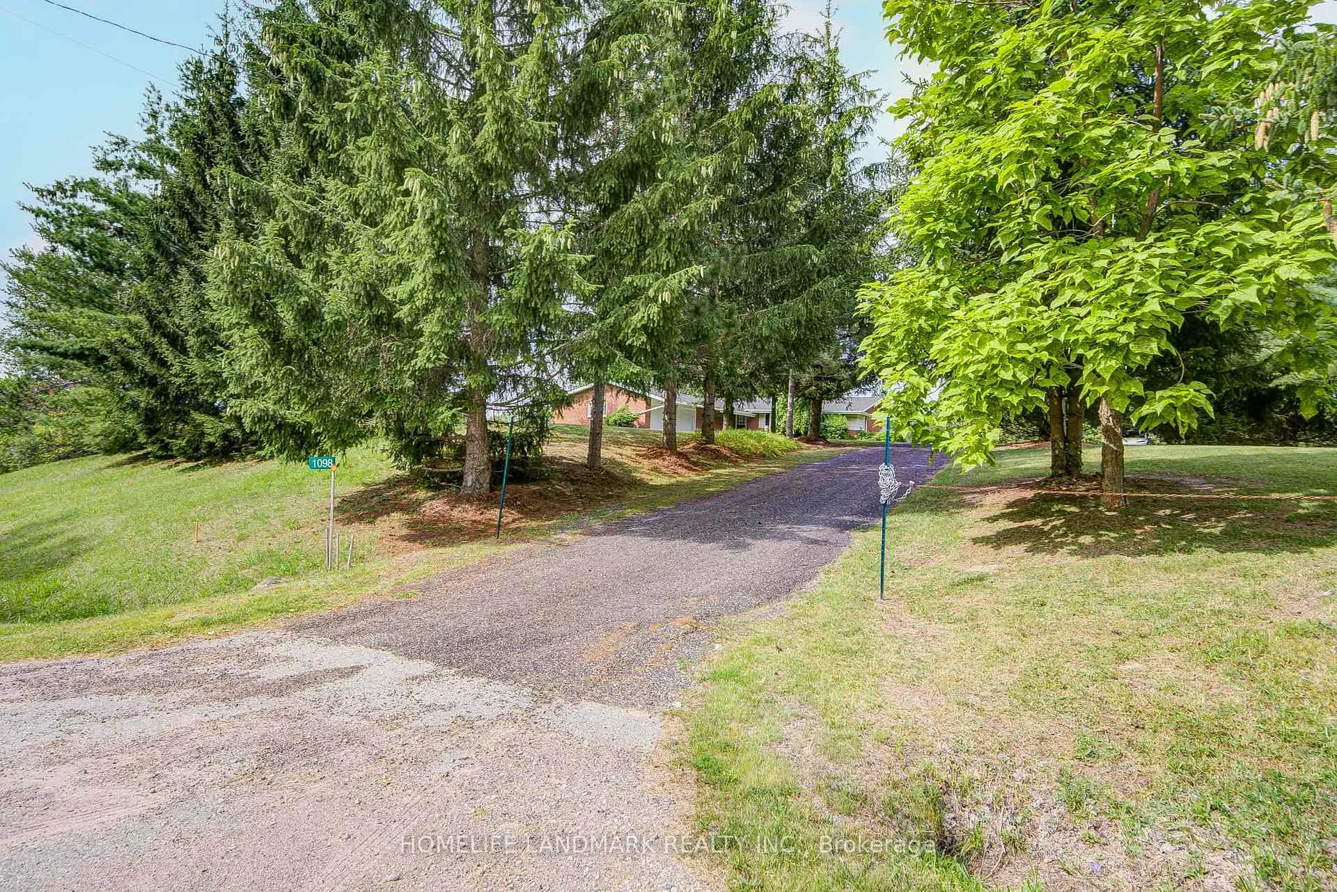 Photo 3 of 1098 15th Side Road, New Tecumseth, Rural New Tecumseth — HOMEH