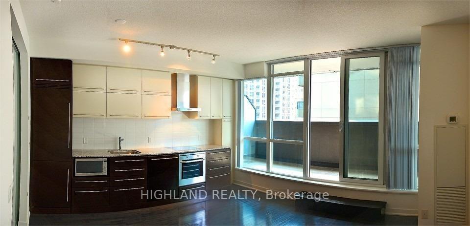 Photo 4 of Unit 408, 770 Bay Street, Toronto, Bay Street Corridor — HOMEH