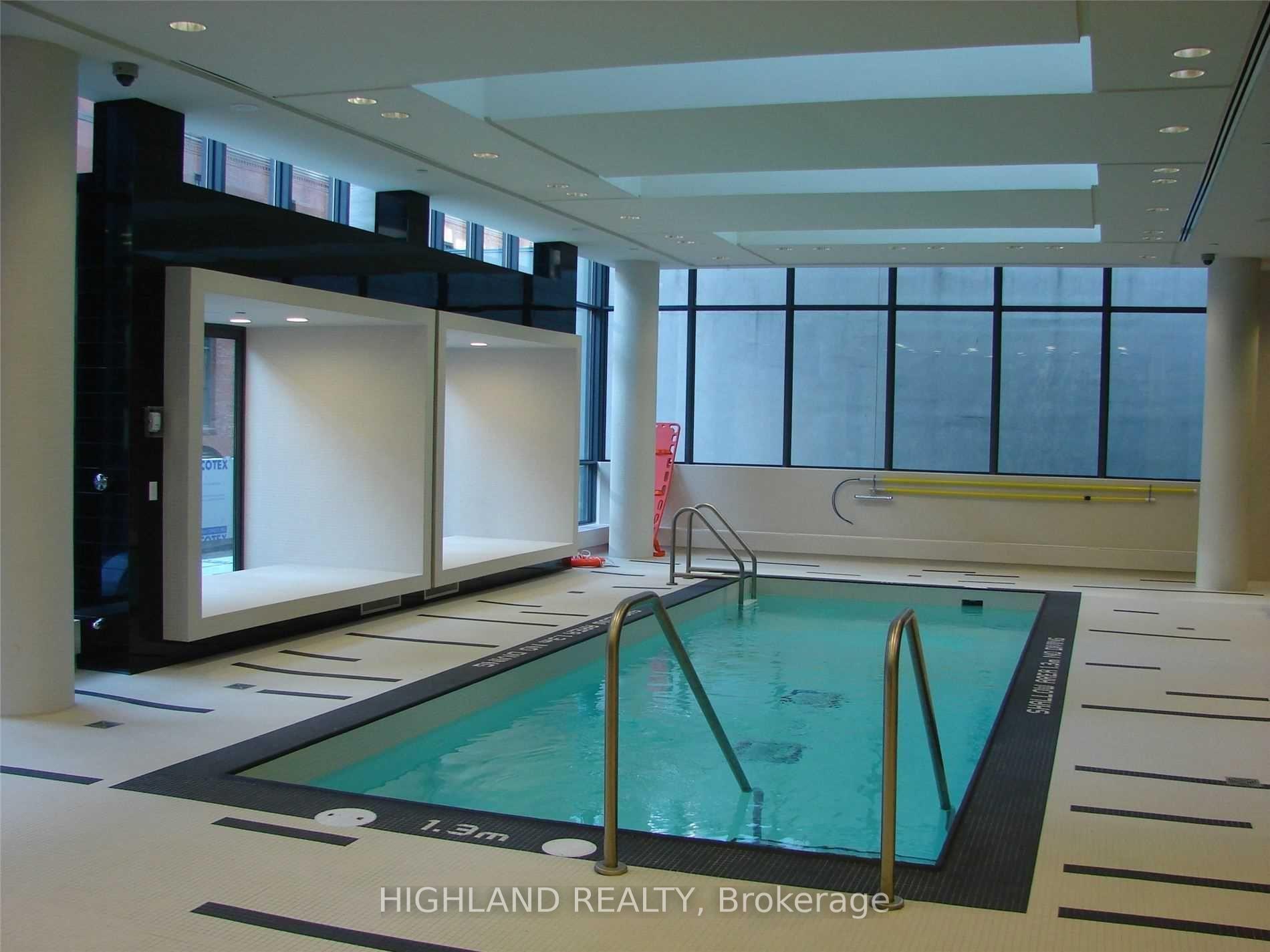 Photo 5 of Unit 408, 770 Bay Street, Toronto, Bay Street Corridor — HOMEH