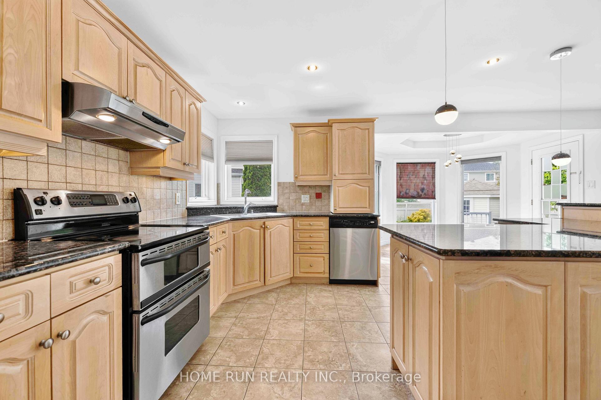 Photo 15 of 35 Blackshire Circle, Ottawa, Barrhaven - Stonebridge — HOMEH