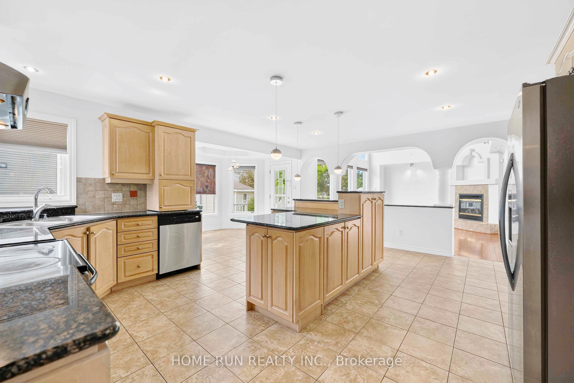 Photo 16 of 35 Blackshire Circle, Ottawa, Barrhaven - Stonebridge — HOMEH