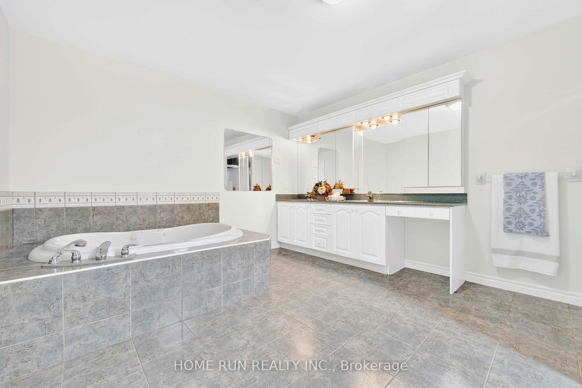 Photo 31 of 35 Blackshire Circle, Ottawa, Barrhaven - Stonebridge — HOMEH