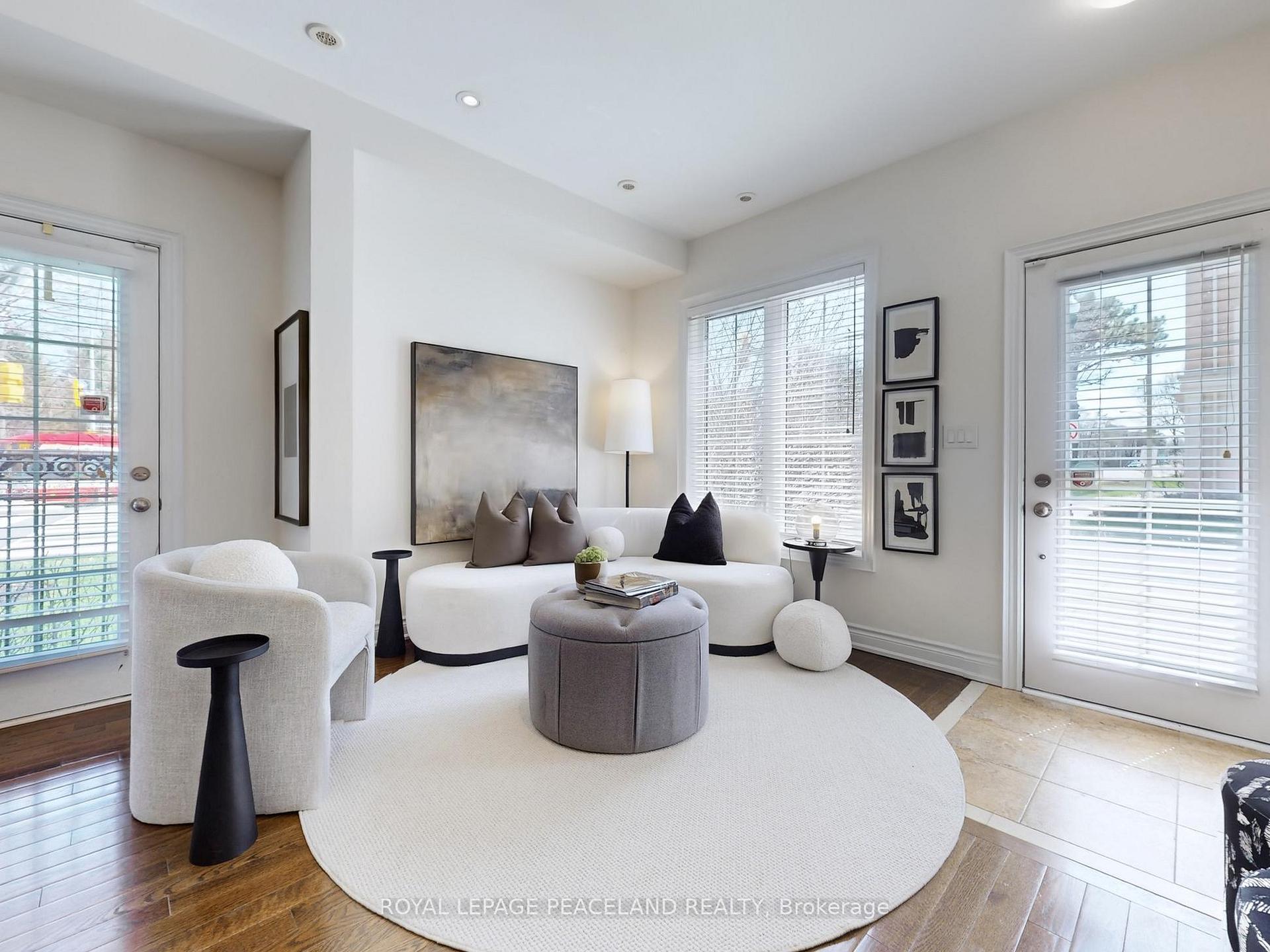 Photo 4 of 82 Hargrave Lane, North York, Bridle Path-Sunnybrook-York Mills — HOMEH
