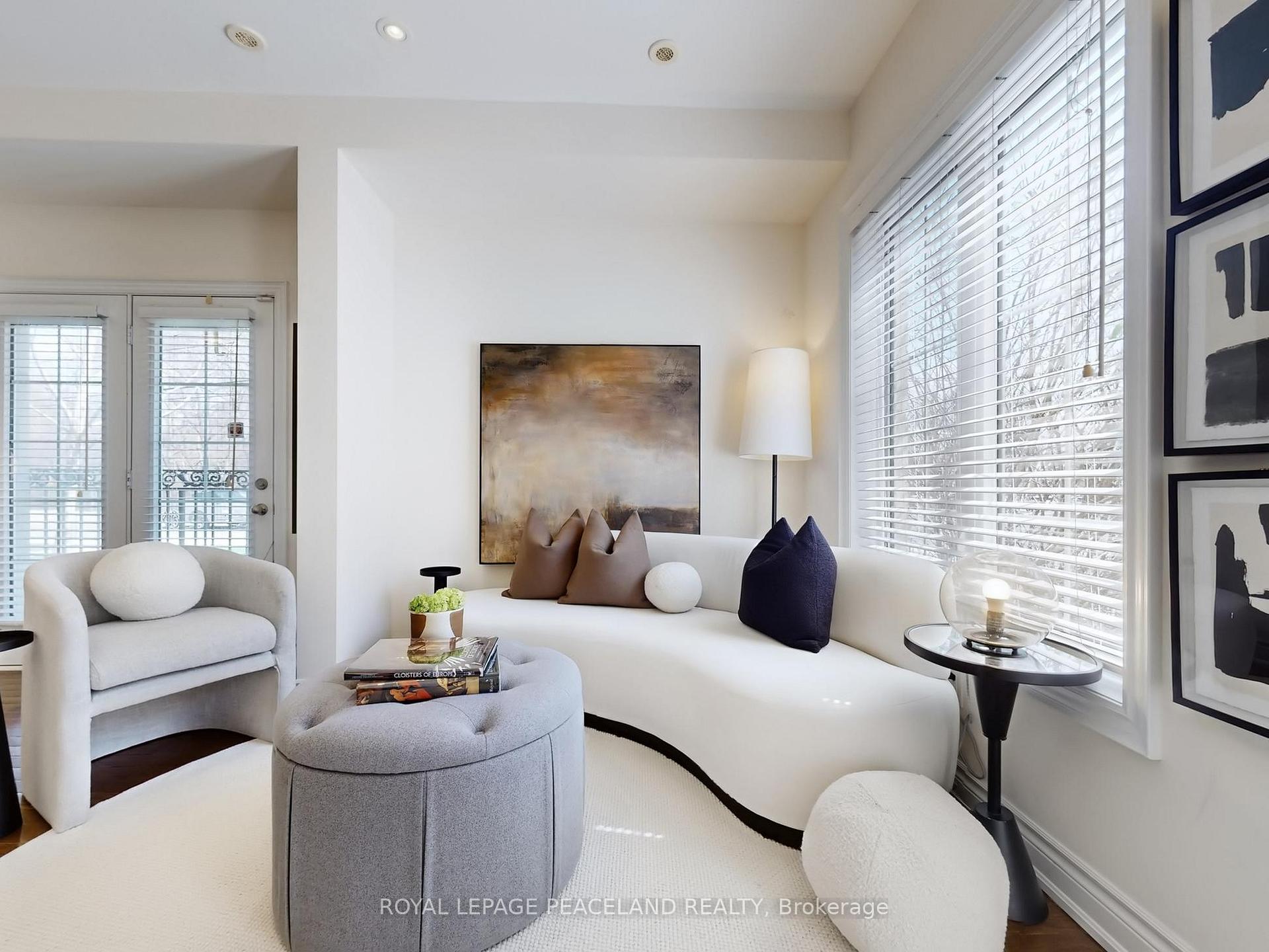 Photo 5 of 82 Hargrave Lane, North York, Bridle Path-Sunnybrook-York Mills — HOMEH