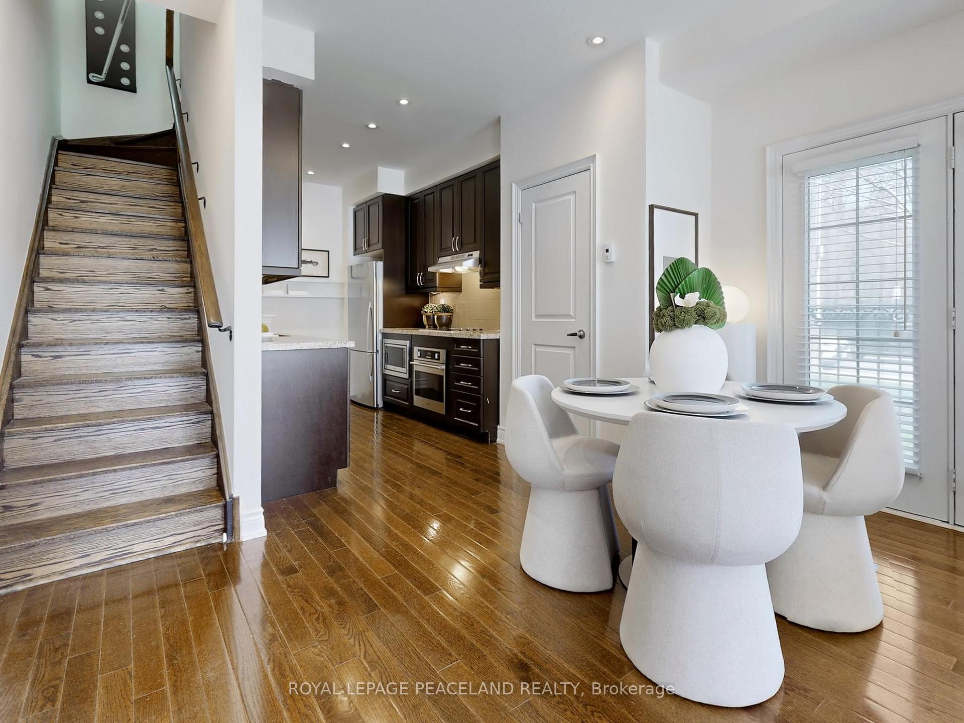 Photo 7 of 82 Hargrave Lane, North York, Bridle Path-Sunnybrook-York Mills — HOMEH