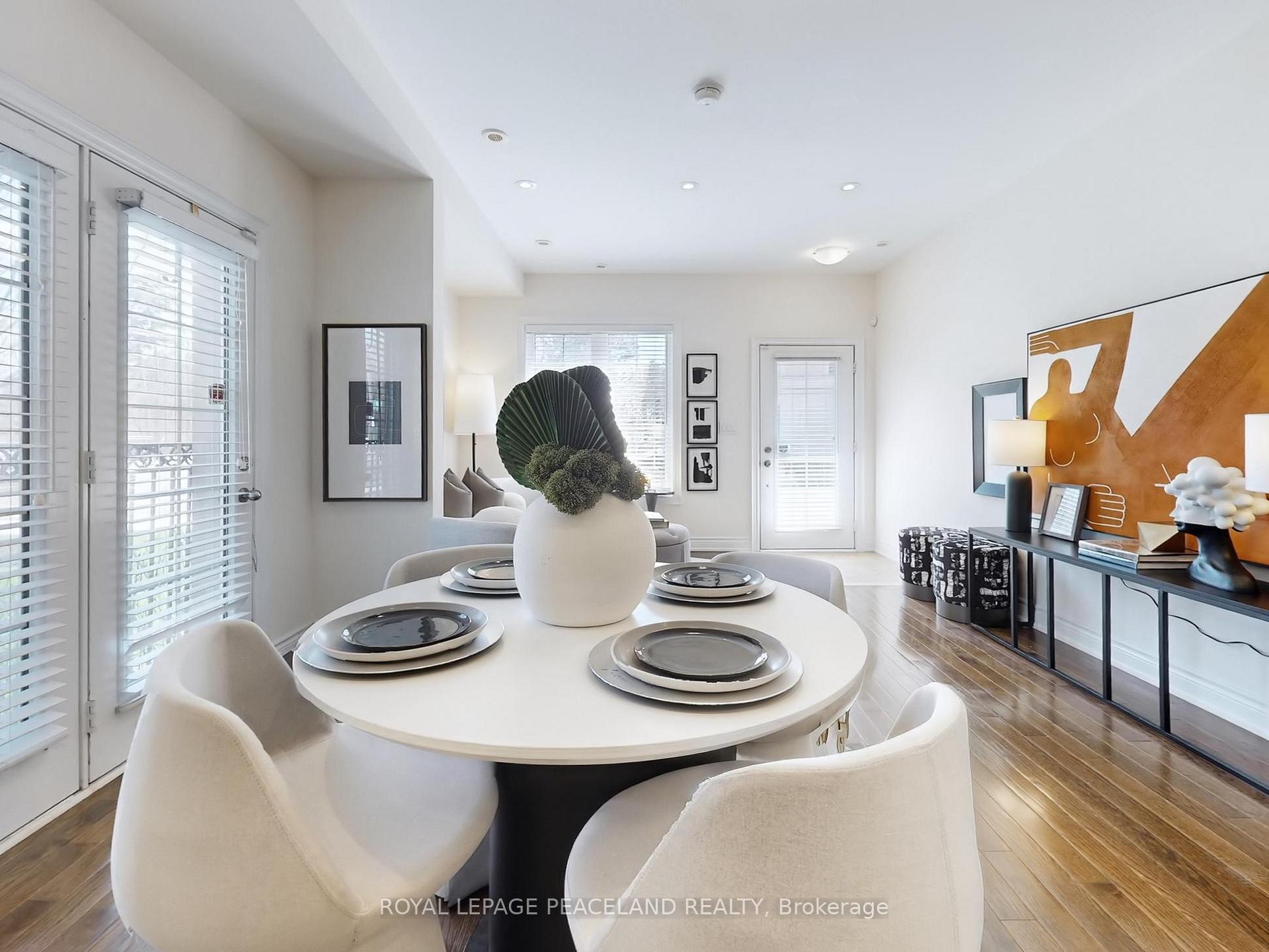 Photo 8 of 82 Hargrave Lane, North York, Bridle Path-Sunnybrook-York Mills — HOMEH