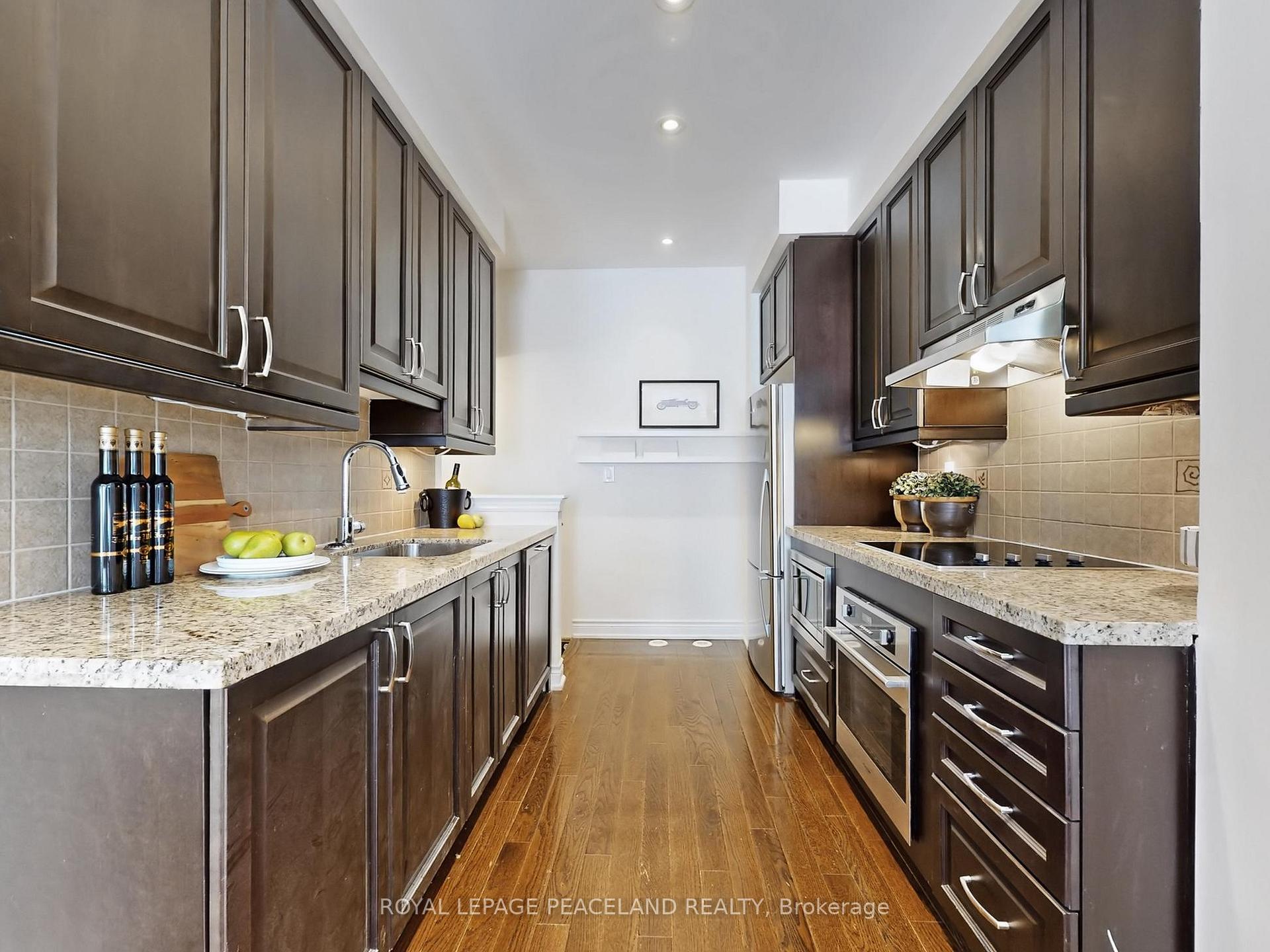 Photo 9 of 82 Hargrave Lane, North York, Bridle Path-Sunnybrook-York Mills — HOMEH