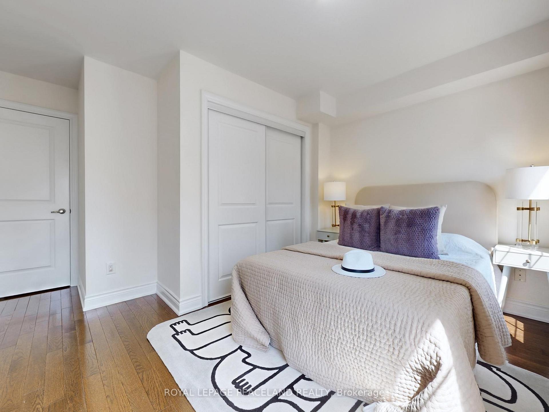 Photo 11 of 82 Hargrave Lane, North York, Bridle Path-Sunnybrook-York Mills — HOMEH
