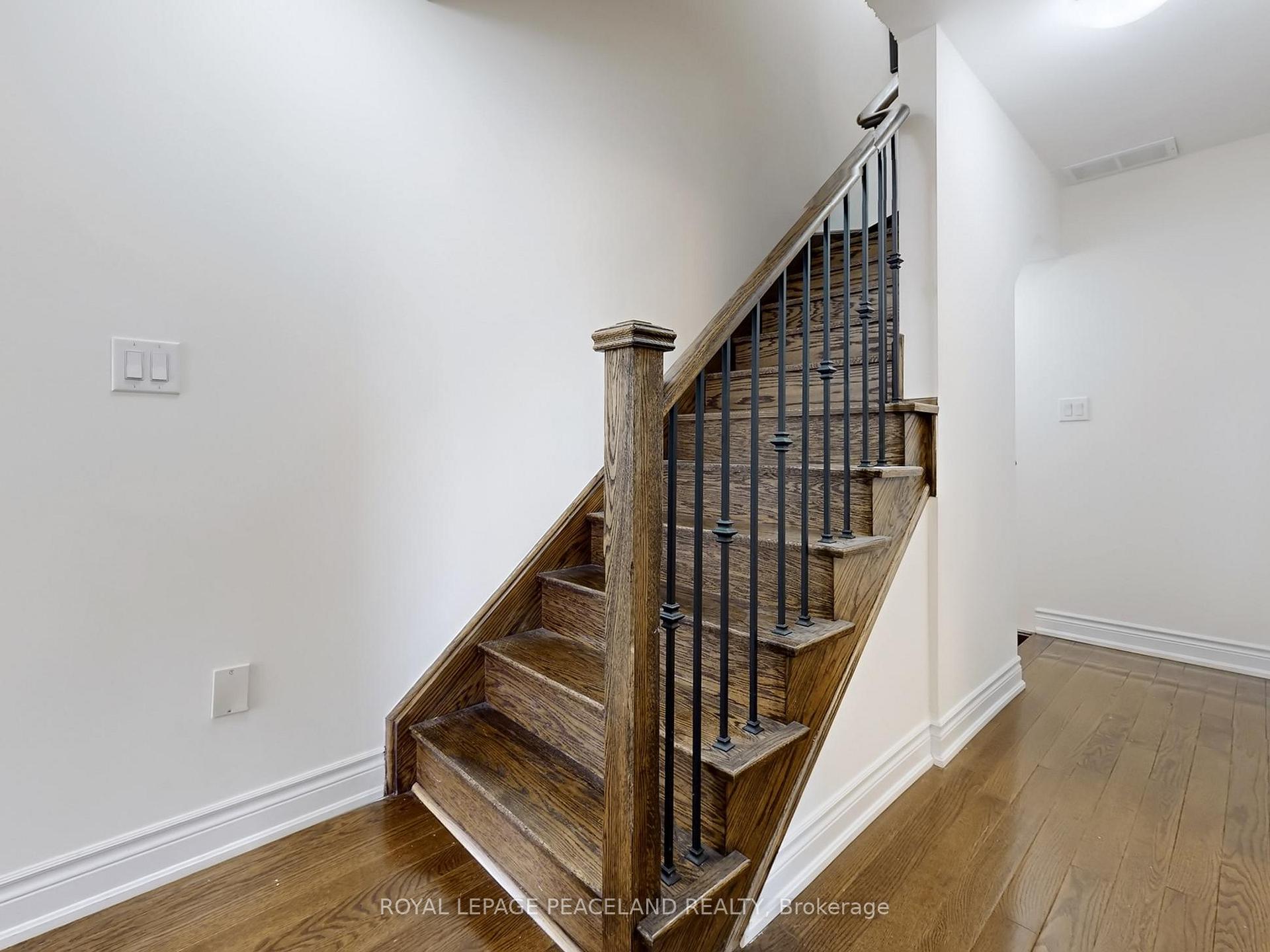 Photo 14 of 82 Hargrave Lane, North York, Bridle Path-Sunnybrook-York Mills — HOMEH