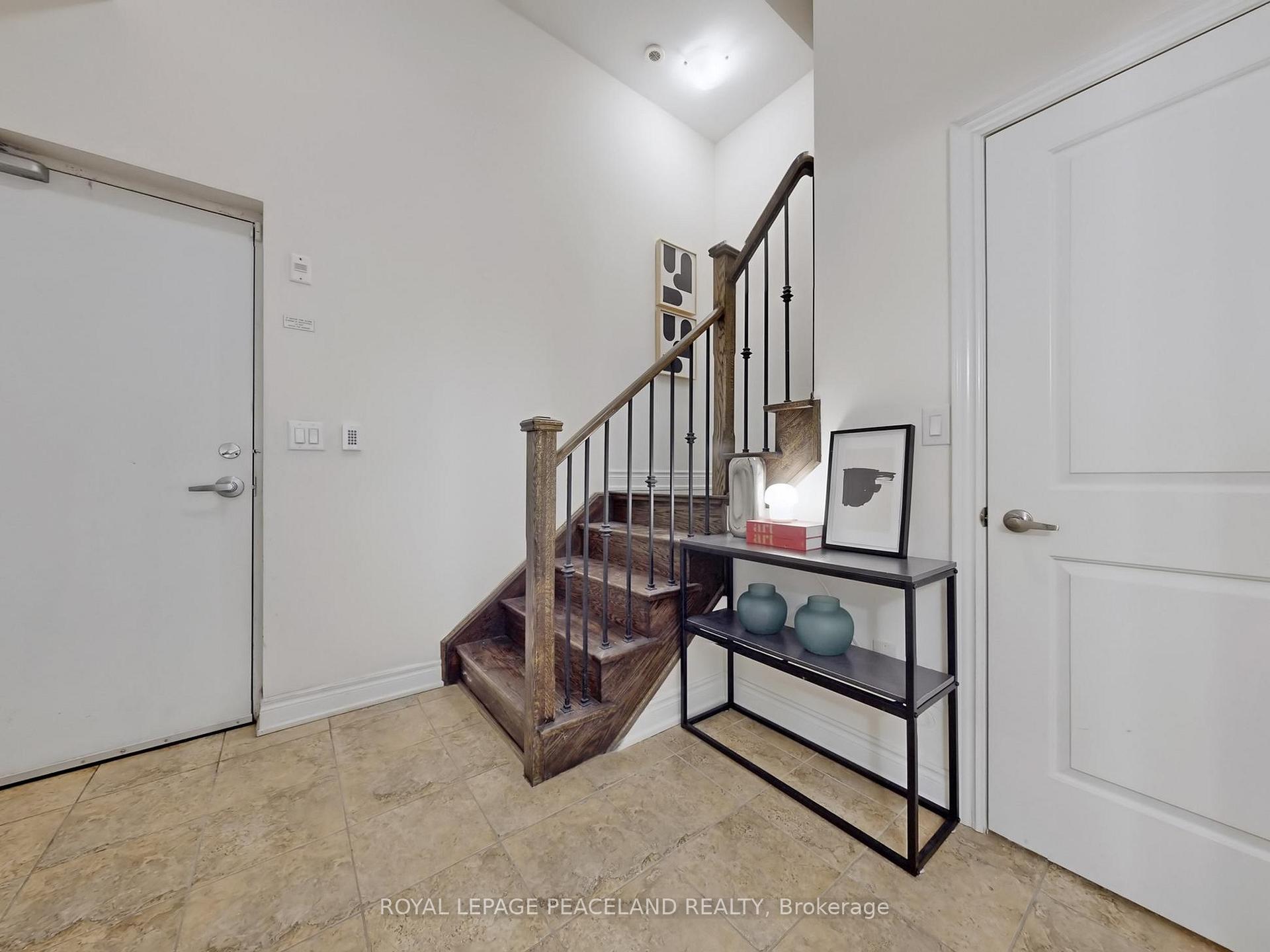 Photo 25 of 82 Hargrave Lane, North York, Bridle Path-Sunnybrook-York Mills — HOMEH