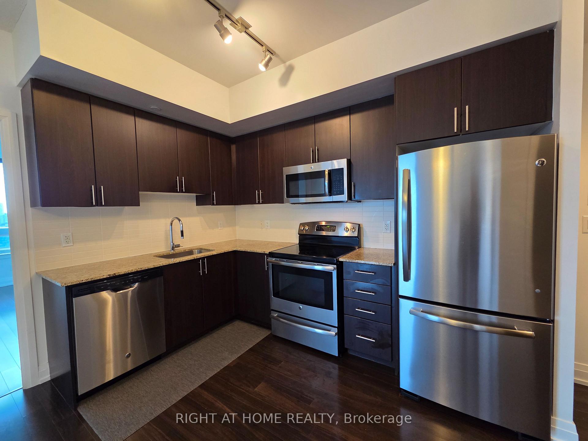 Photo 13 of Unit 1406, 7165 Yonge Street, Markham, Grandview — HOMEH
