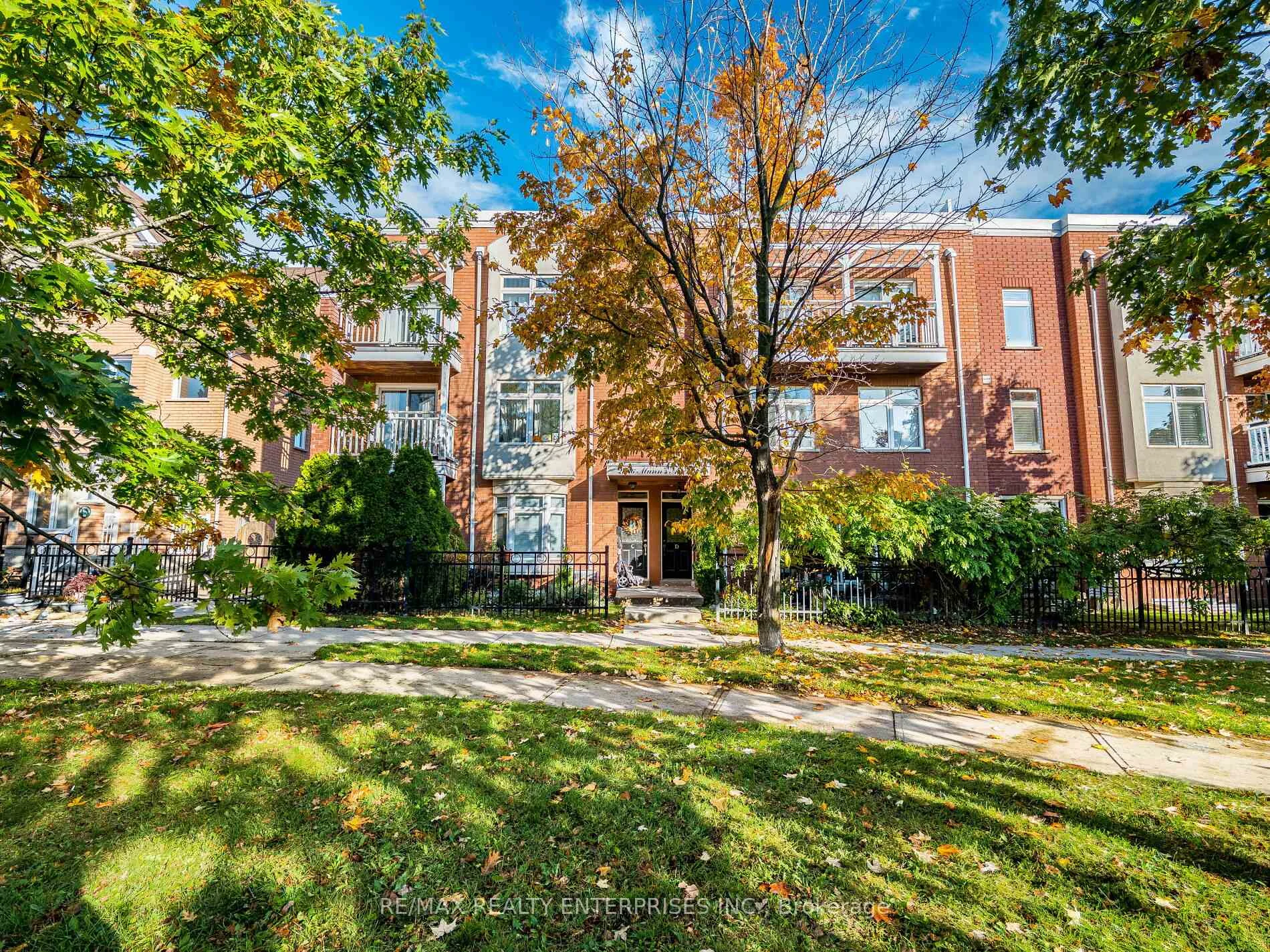 Photo 3 of Unit Unit E, 2386 Munn's Avenue, Oakville, River Oaks — HOMEH