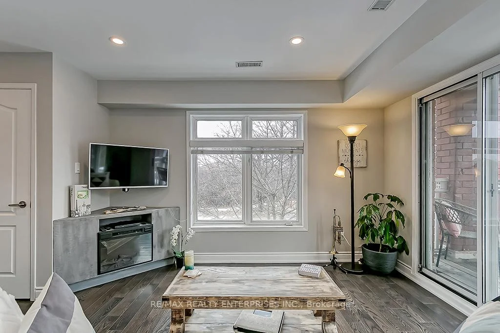Photo 6 of Unit Unit E, 2386 Munn's Avenue, Oakville, River Oaks — HOMEH