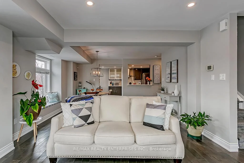 Photo 11 of Unit Unit E, 2386 Munn's Avenue, Oakville, River Oaks — HOMEH