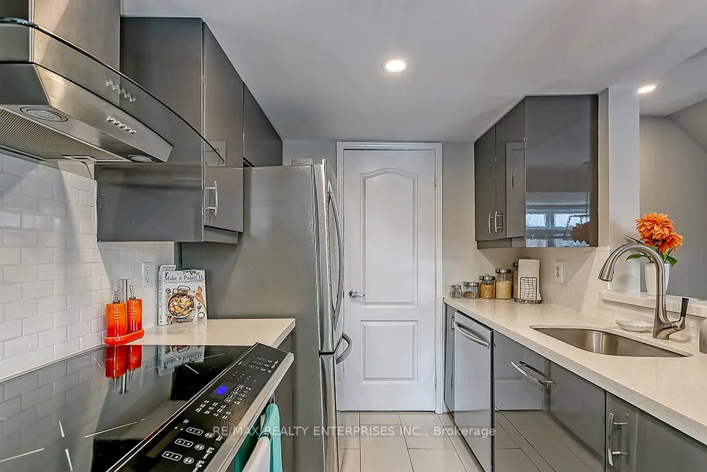Photo 12 of Unit Unit E, 2386 Munn's Avenue, Oakville, River Oaks — HOMEH