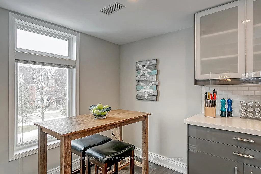 Photo 15 of Unit Unit E, 2386 Munn's Avenue, Oakville, River Oaks — HOMEH