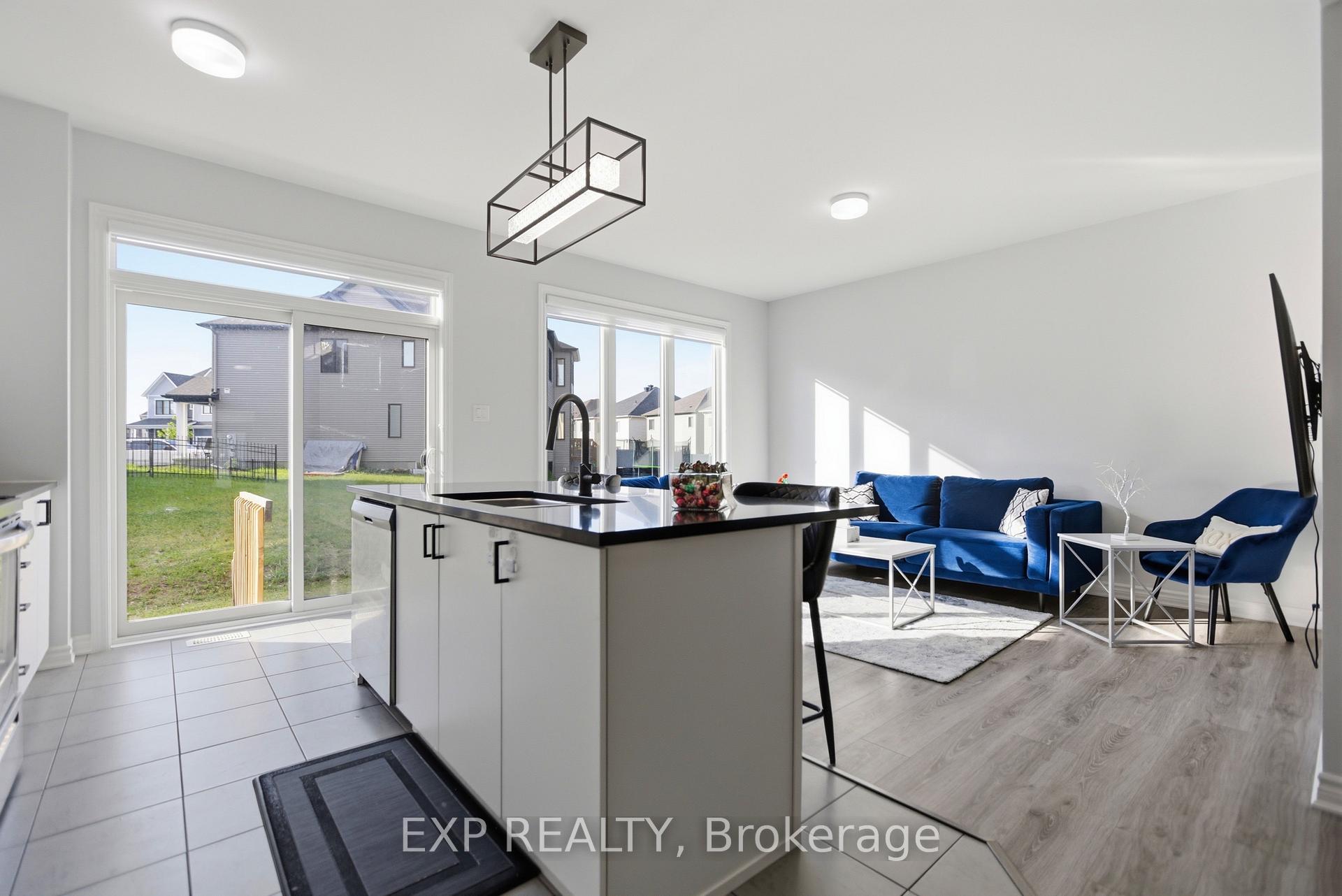 Photo 10 of 44 Lentago Avenue, Ottawa, Barrhaven - Half Moon Bay — HOMEH