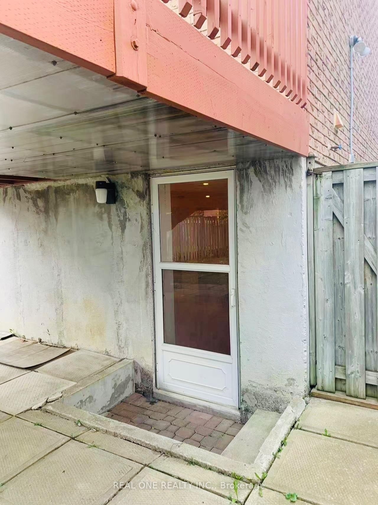 Photo 11 of Unit Basement, 50 Laguna Crescent, Markham, Middlefield — HOMEH