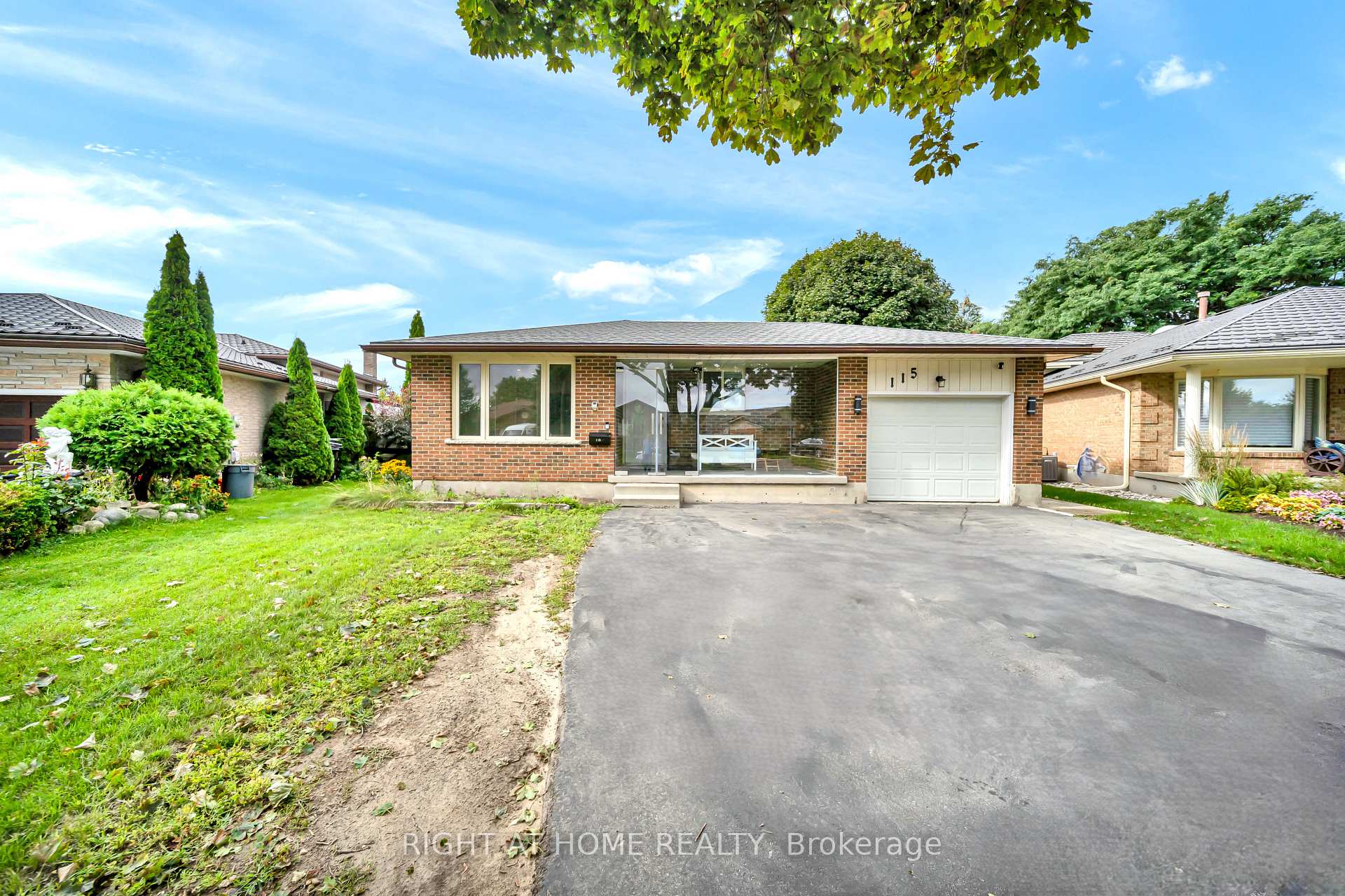 Photo 3 of 115 Countryside (Main only) Crescent, Kitchener, Country Hills West — HOMEH