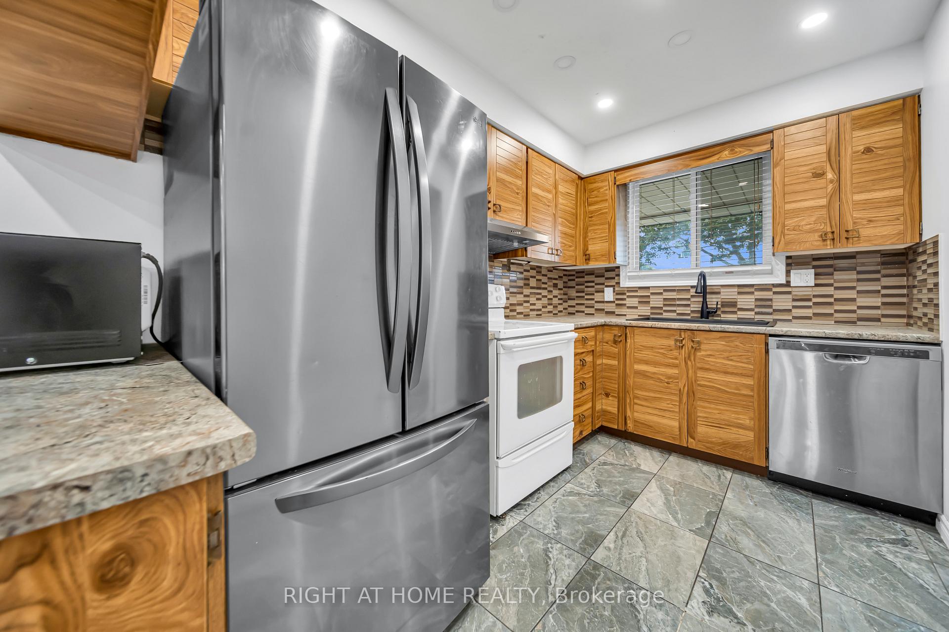 Photo 11 of 115 Countryside (Main only) Crescent, Kitchener, Country Hills West — HOMEH