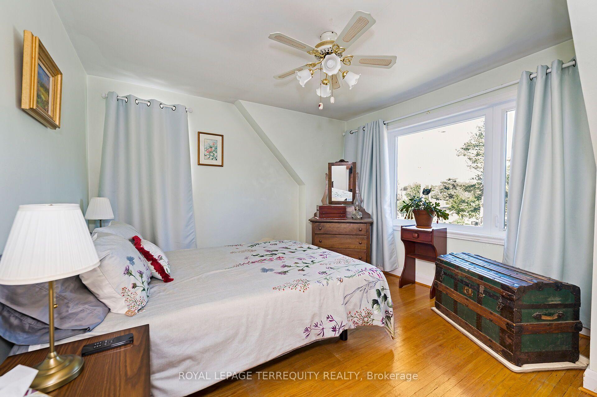 Photo 12 of 2307 Lawrence Avenue W, Etobicoke, Humber Heights — HOMEH