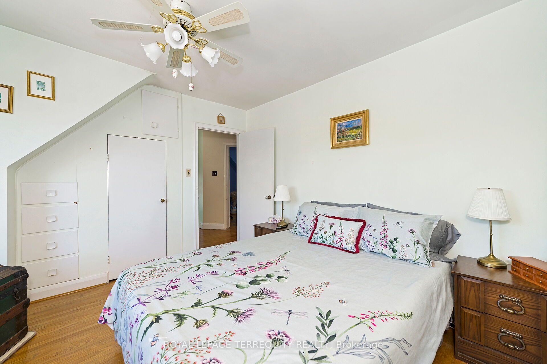 Photo 14 of 2307 Lawrence Avenue W, Etobicoke, Humber Heights — HOMEH