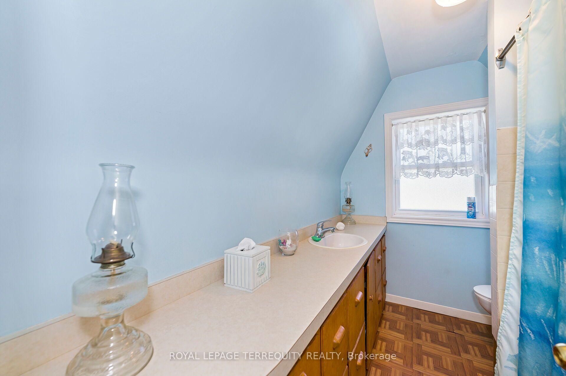 Photo 15 of 2307 Lawrence Avenue W, Etobicoke, Humber Heights — HOMEH