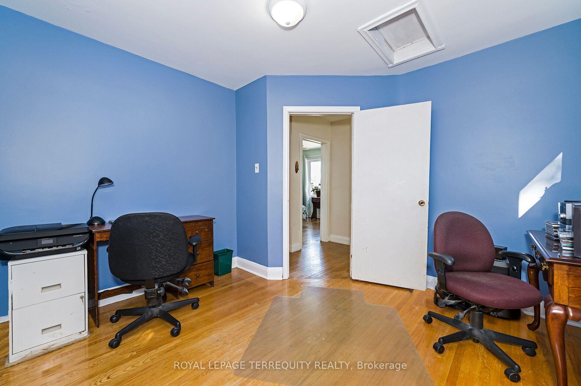 Photo 18 of 2307 Lawrence Avenue W, Etobicoke, Humber Heights — HOMEH