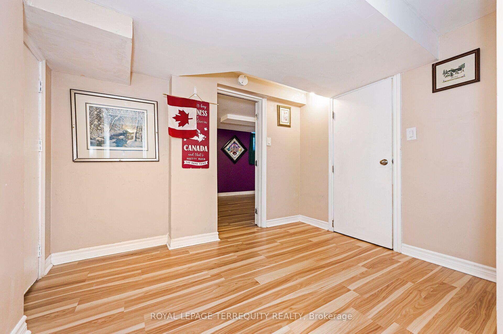 Photo 22 of 2307 Lawrence Avenue W, Etobicoke, Humber Heights — HOMEH