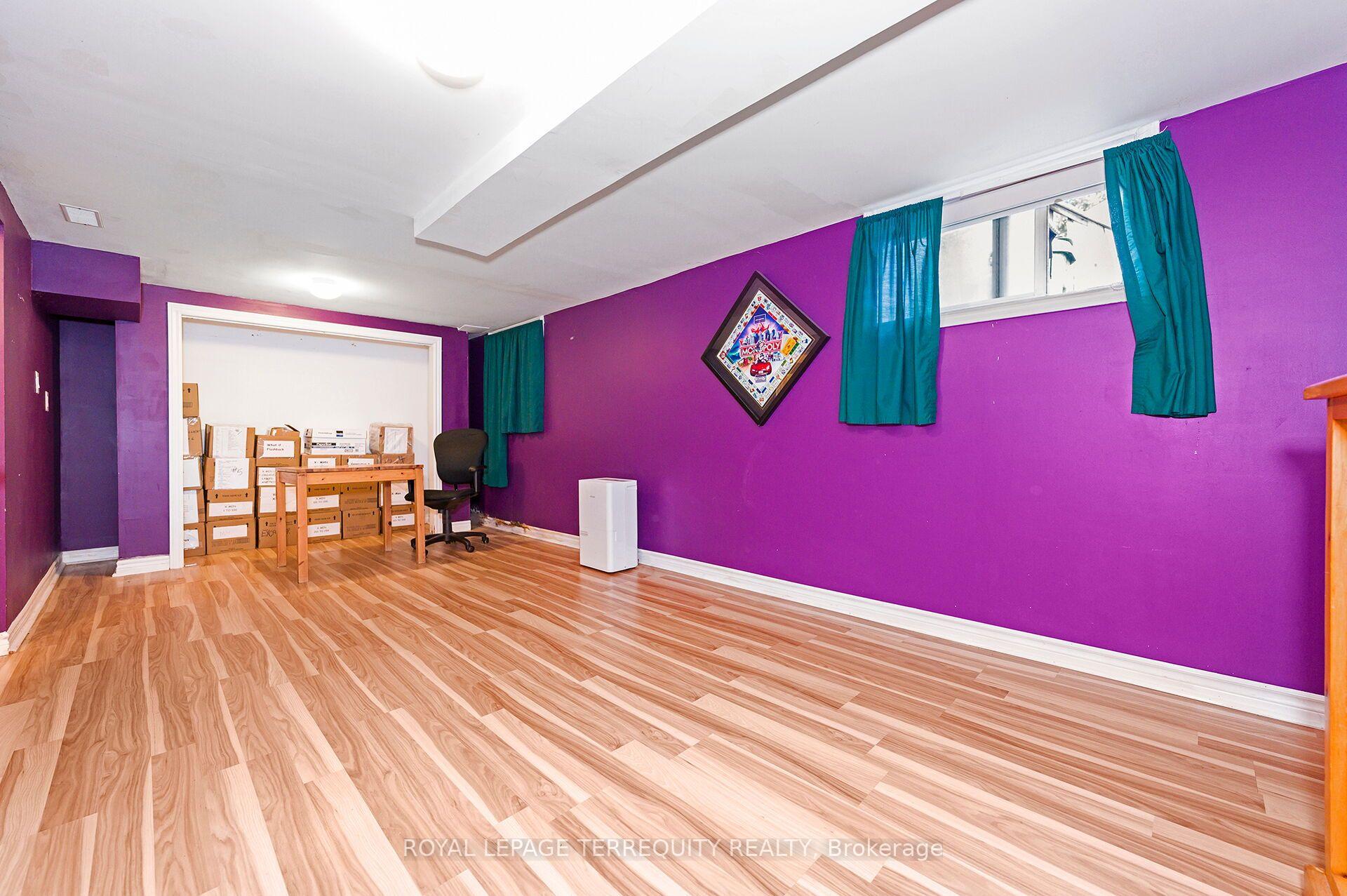 Photo 24 of 2307 Lawrence Avenue W, Etobicoke, Humber Heights — HOMEH