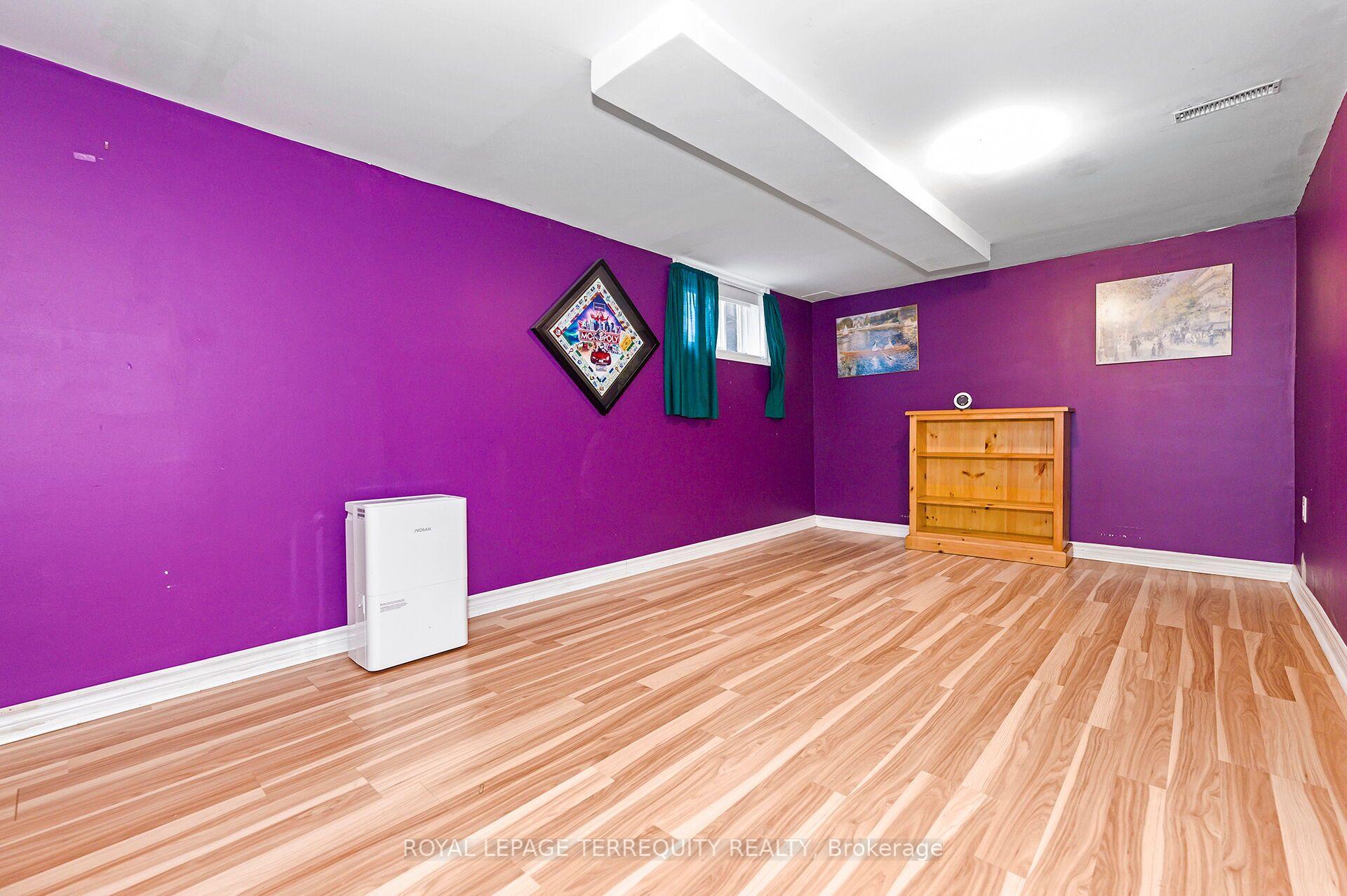 Photo 25 of 2307 Lawrence Avenue W, Etobicoke, Humber Heights — HOMEH