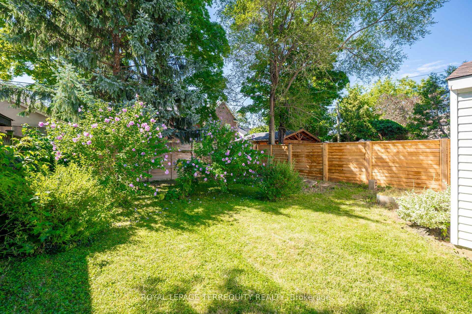Photo 32 of 2307 Lawrence Avenue W, Etobicoke, Humber Heights — HOMEH