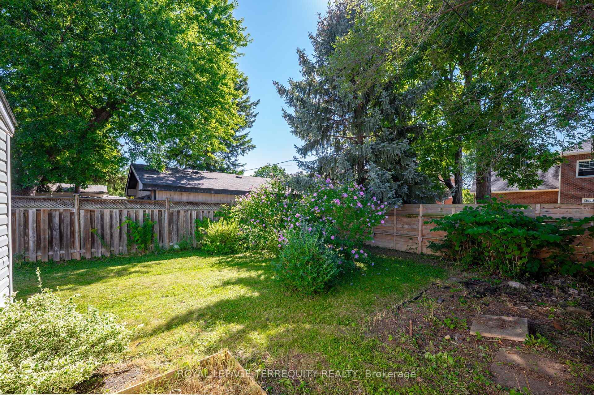 Photo 33 of 2307 Lawrence Avenue W, Etobicoke, Humber Heights — HOMEH