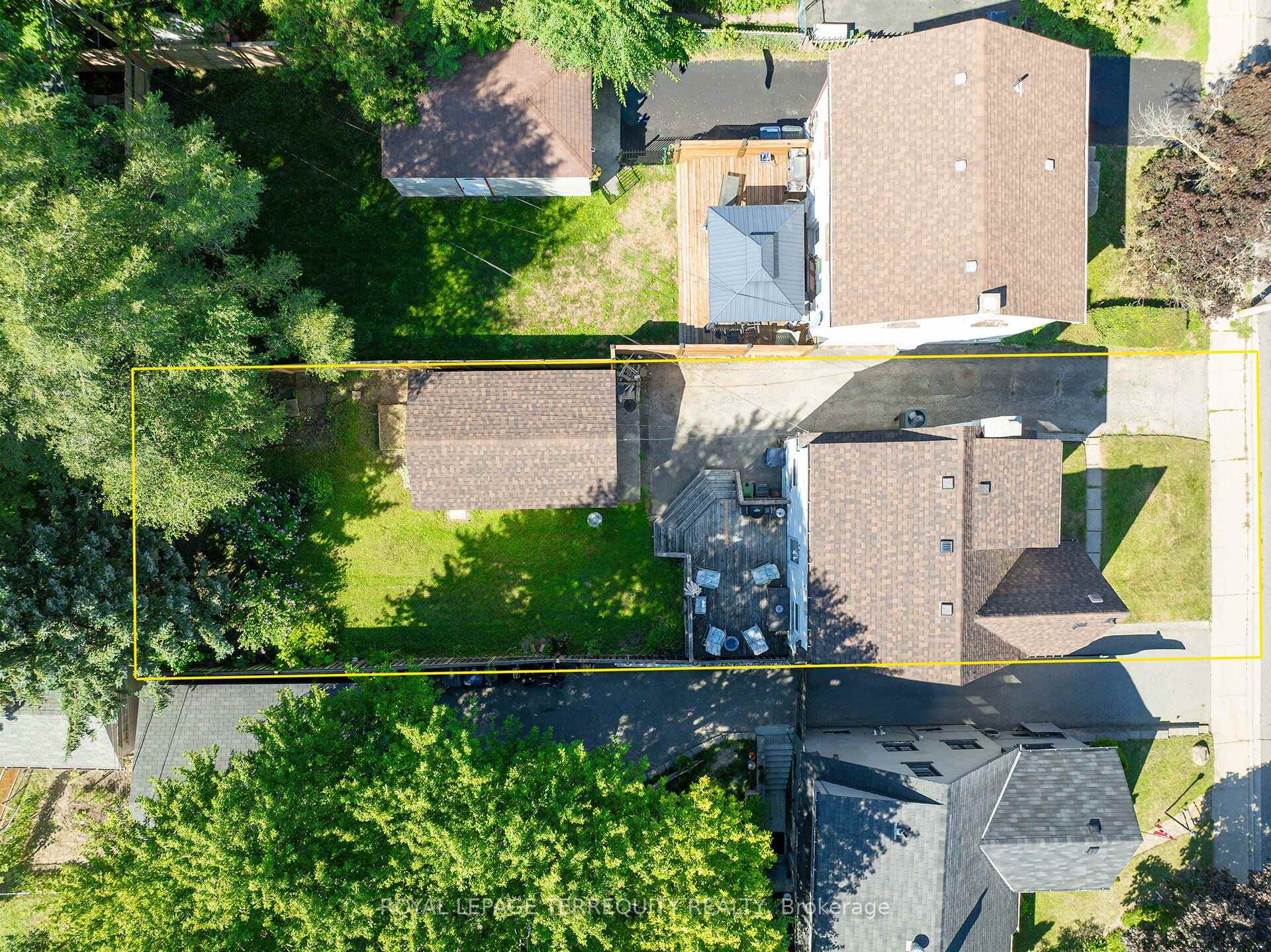 Photo 34 of 2307 Lawrence Avenue W, Etobicoke, Humber Heights — HOMEH