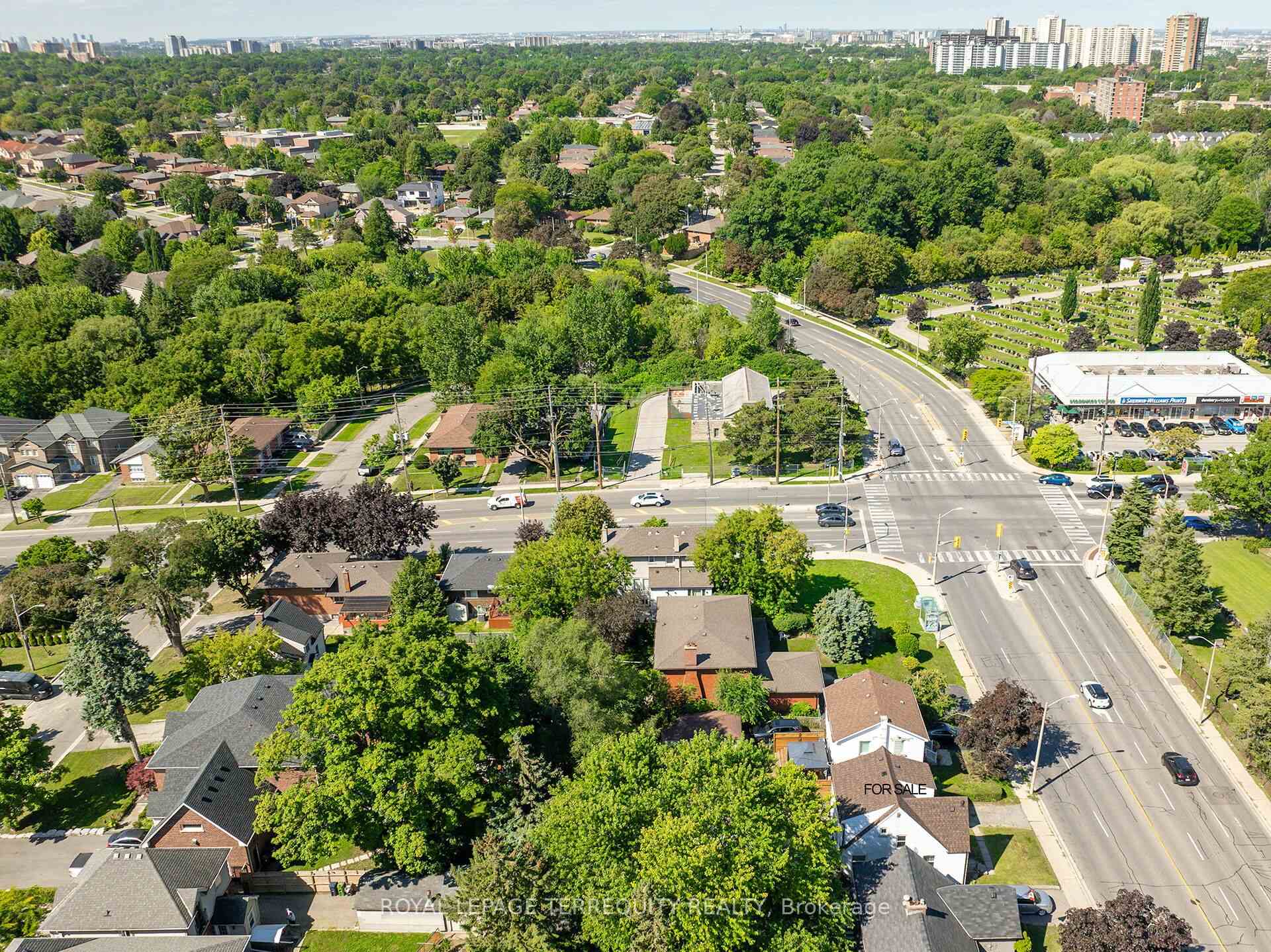 Photo 36 of 2307 Lawrence Avenue W, Etobicoke, Humber Heights — HOMEH