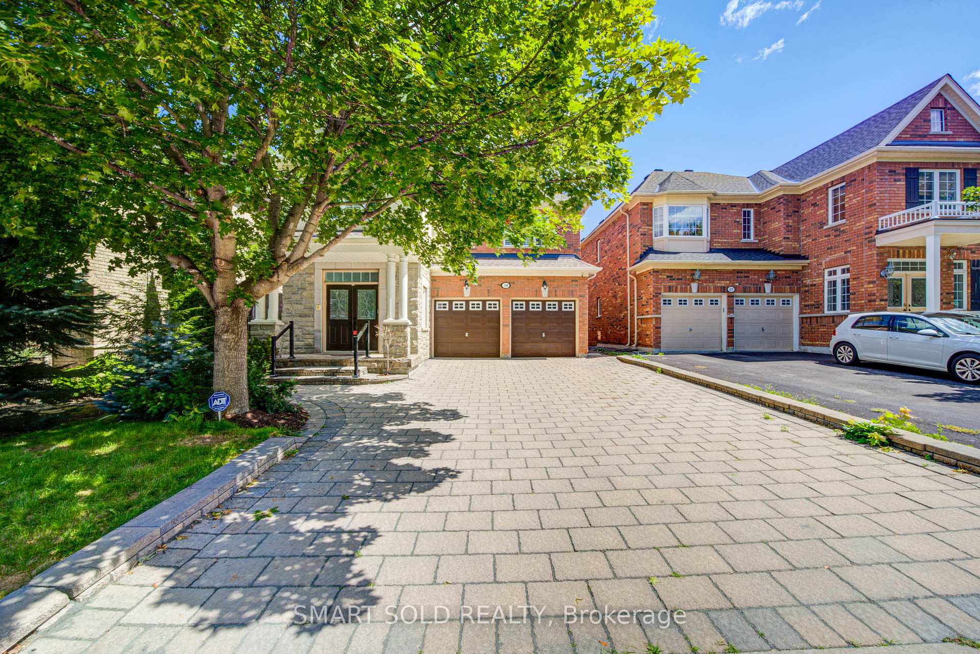 Photo 2 of 39 Schuster Lane, Vaughan, Patterson — HOMEH