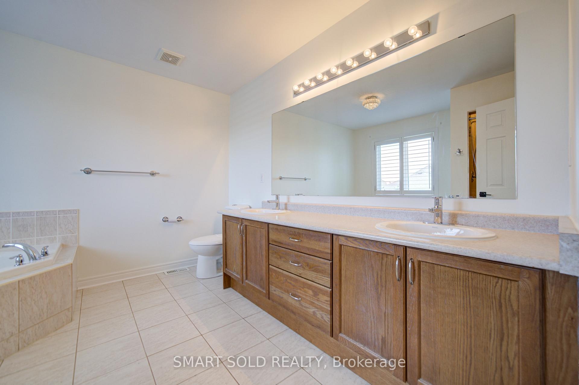 Photo 17 of 39 Schuster Lane, Vaughan, Patterson — HOMEH