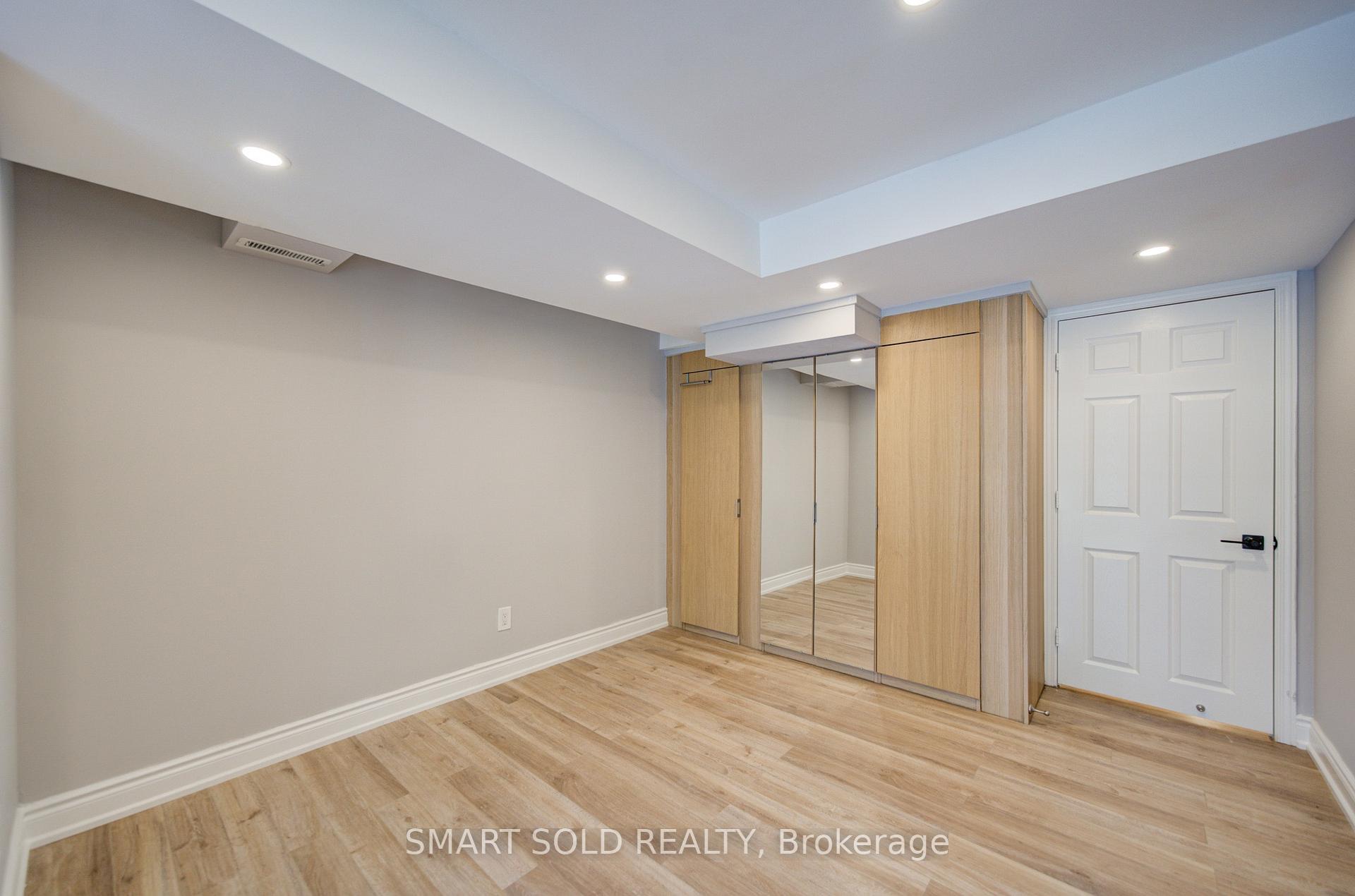 Photo 38 of 39 Schuster Lane, Vaughan, Patterson — HOMEH