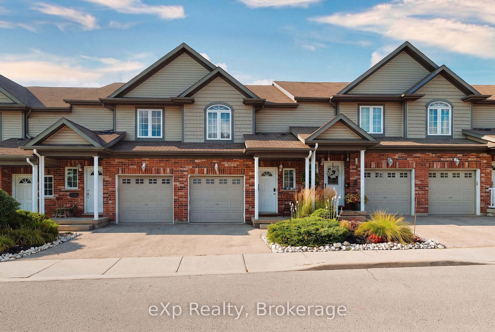 Front of Unit 4, 975 Strasburg Road