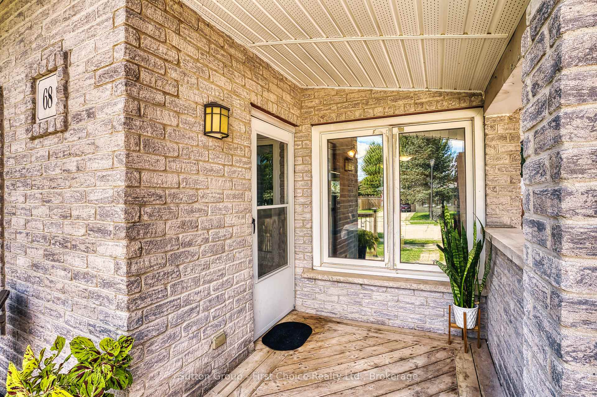 Photo 4 of 68 Kathryn Crescent, Stratford — HOMEH
