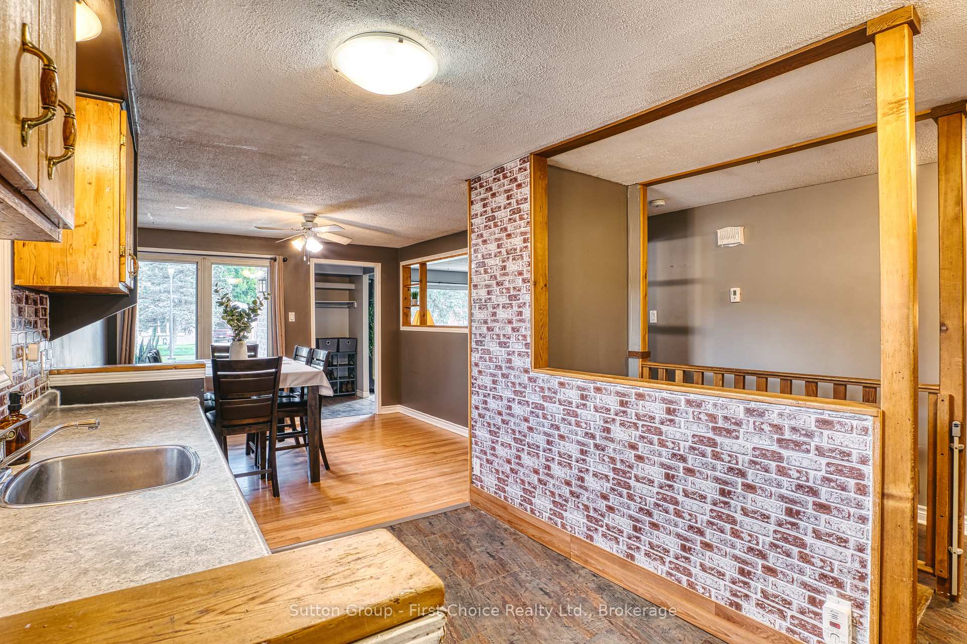 Photo 10 of 68 Kathryn Crescent, Stratford — HOMEH