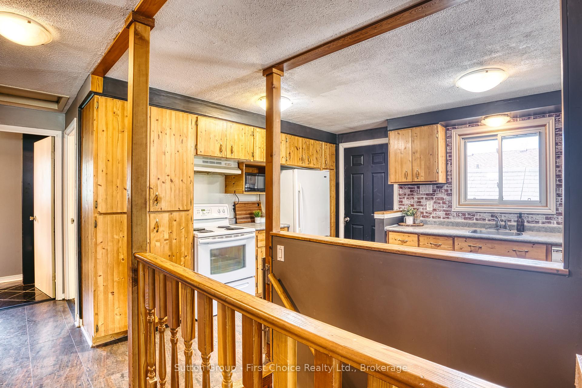 Photo 12 of 68 Kathryn Crescent, Stratford — HOMEH