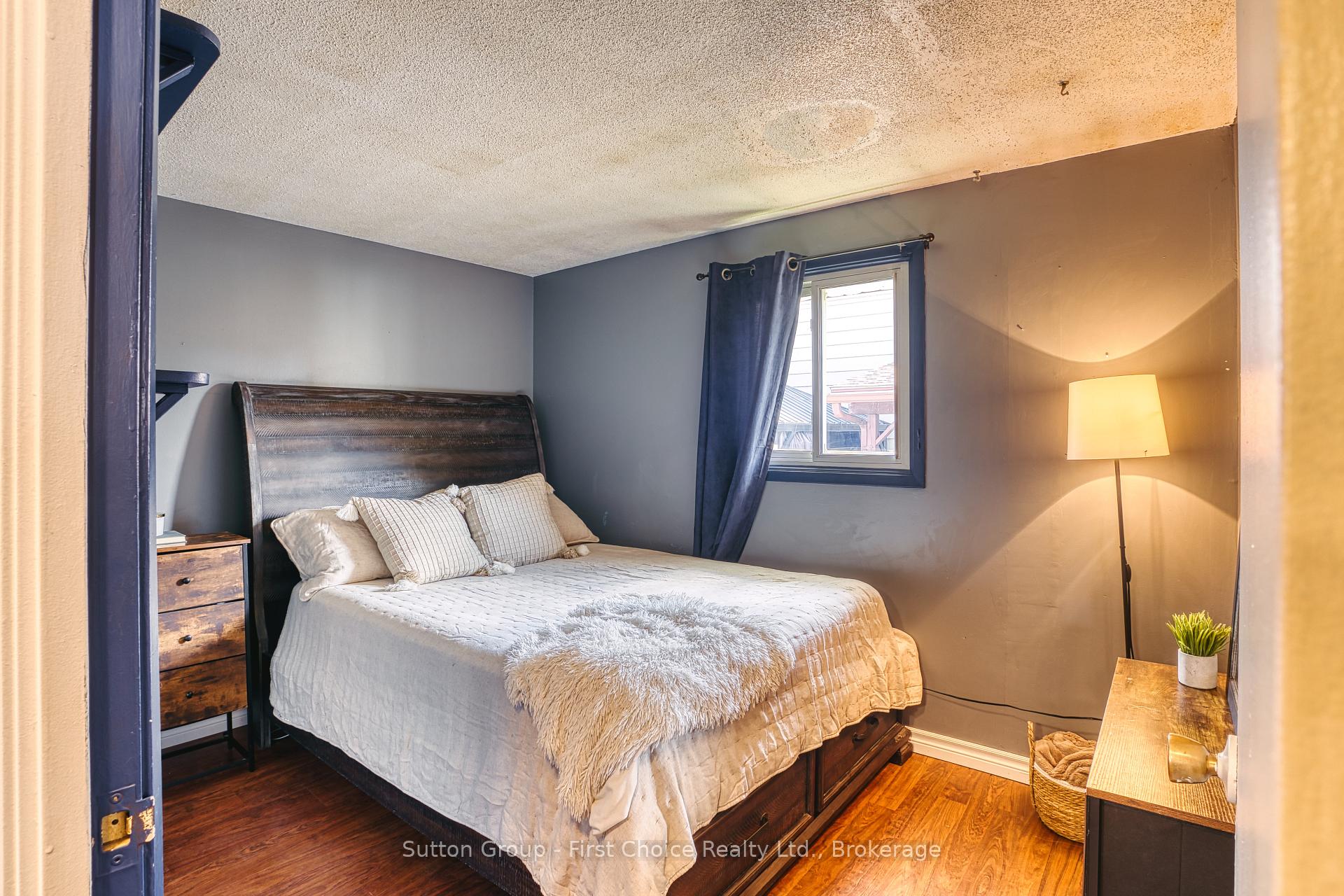 Photo 13 of 68 Kathryn Crescent, Stratford — HOMEH