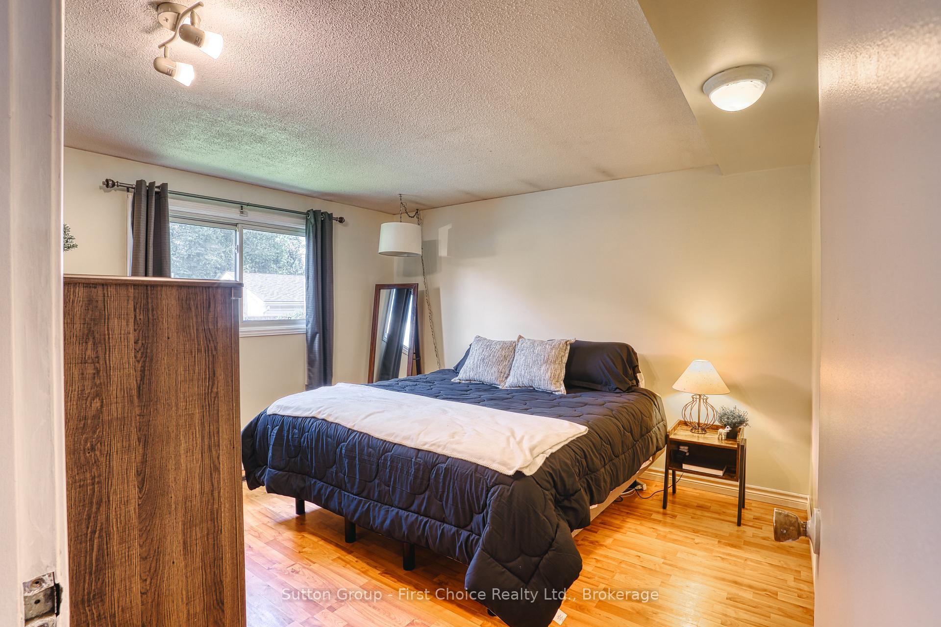Photo 16 of 68 Kathryn Crescent, Stratford — HOMEH