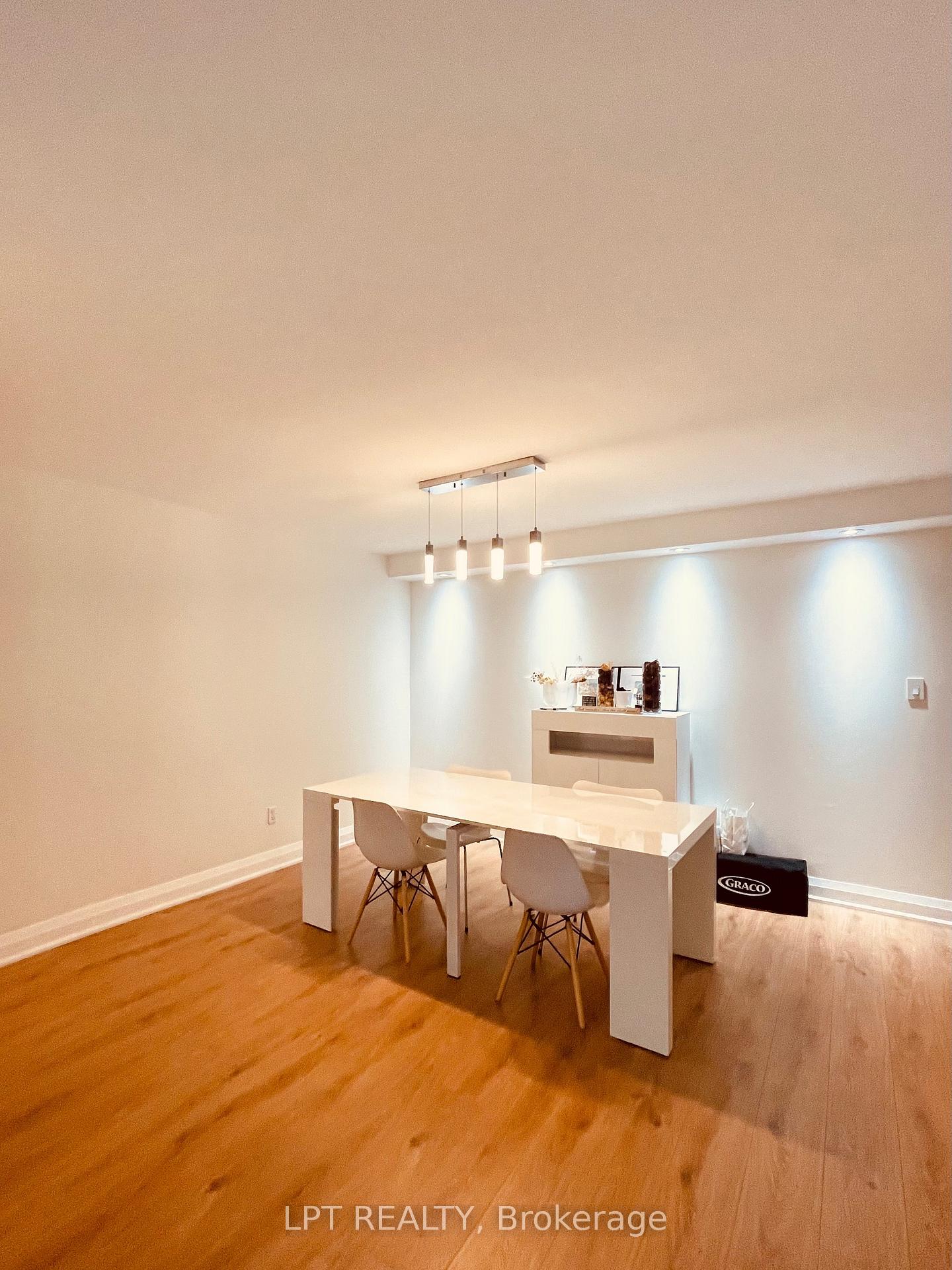 Photo 5 of Unit 402, 22 Shallmar Boulevard, Toronto, Forest Hill North — HOMEH