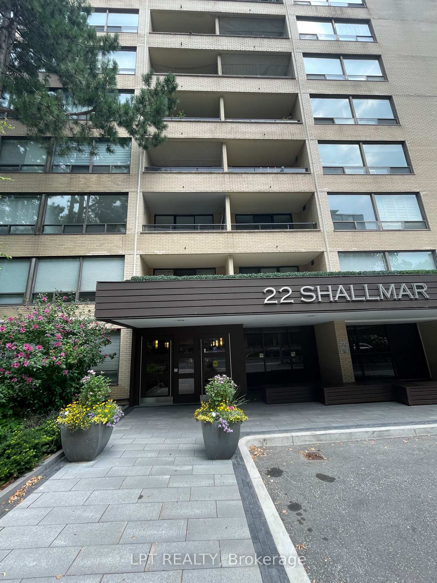 Photo 6 of Unit 402, 22 Shallmar Boulevard, Toronto, Forest Hill North — HOMEH