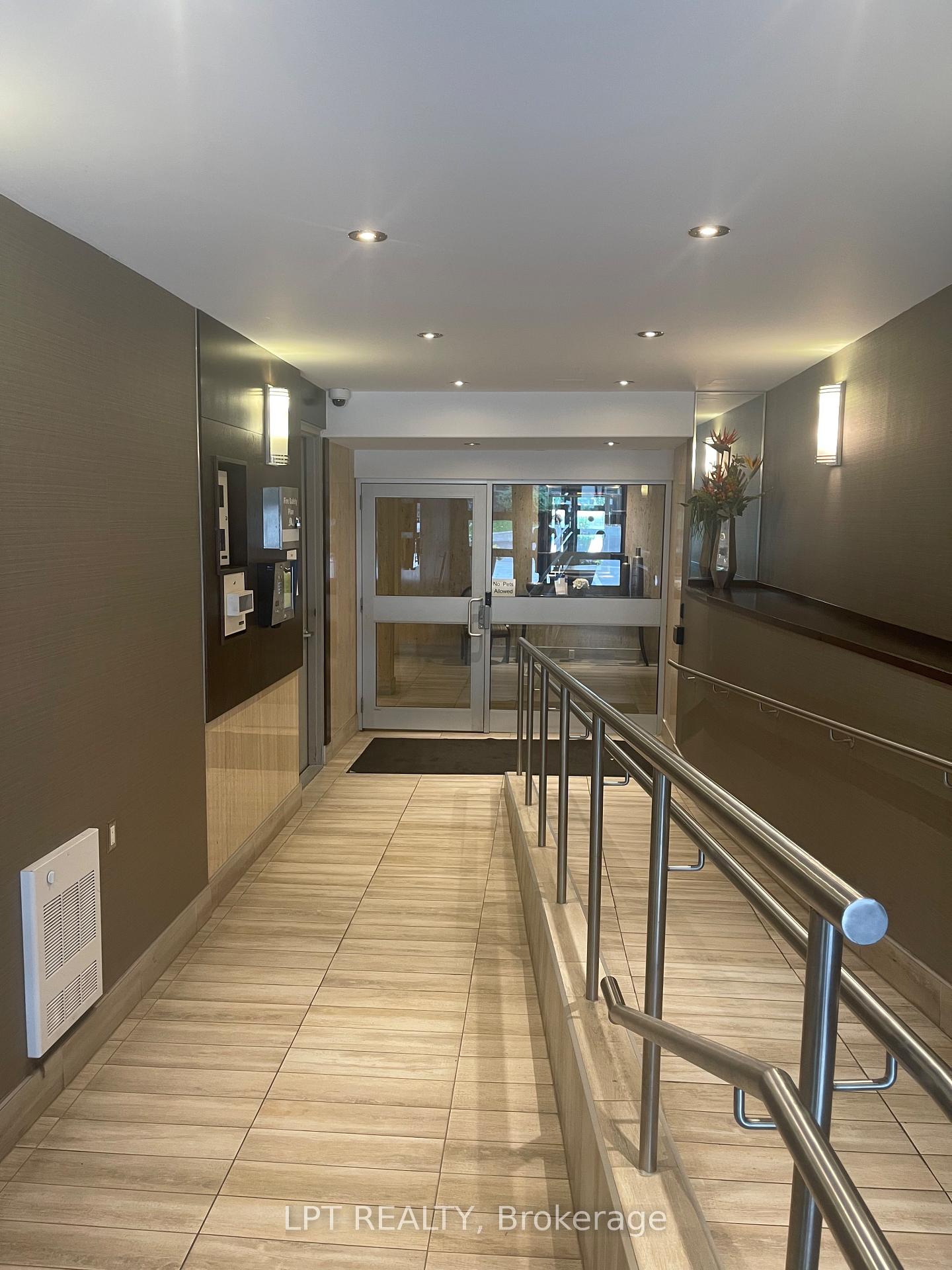 Photo 7 of Unit 402, 22 Shallmar Boulevard, Toronto, Forest Hill North — HOMEH