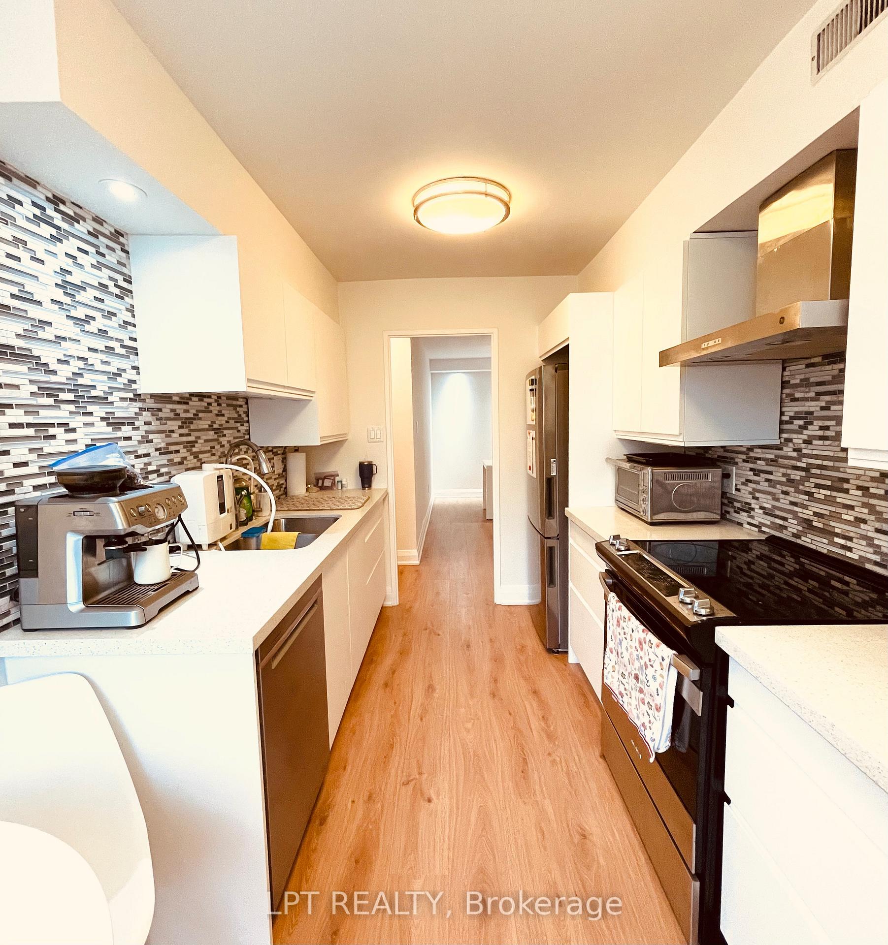 Photo 8 of Unit 402, 22 Shallmar Boulevard, Toronto, Forest Hill North — HOMEH